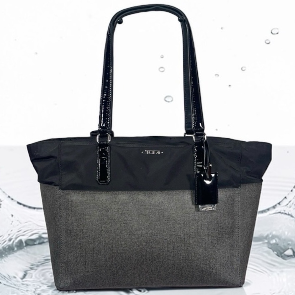 Tumi voyager shoulder bag. 💗